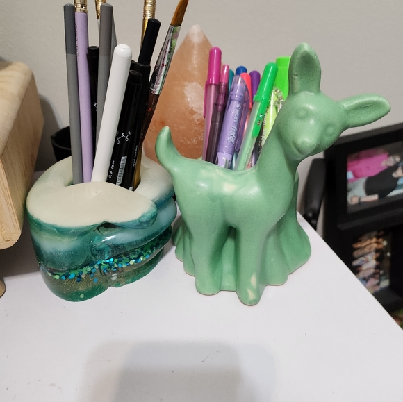 Shawnee pottery green deer with planter - Picture 2 of 7